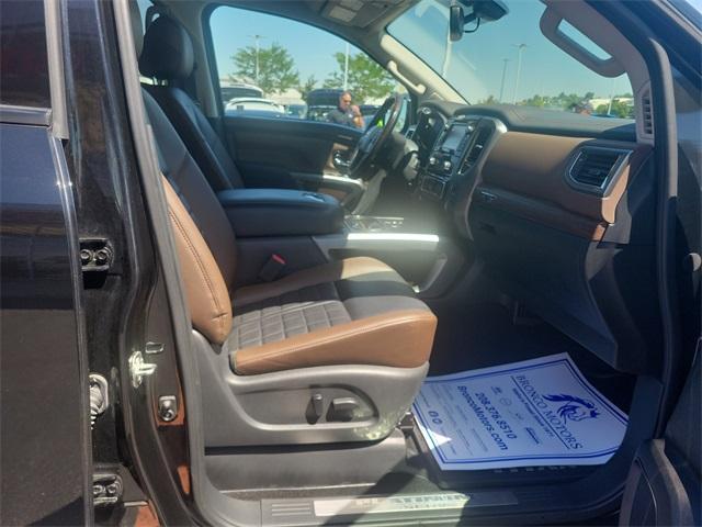 Photo of 2018 Magnetic Black Nissan Titan