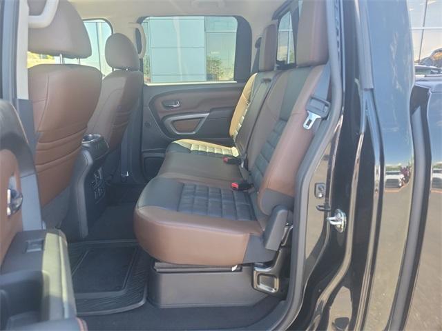 Photo of 2018 Magnetic Black Nissan Titan