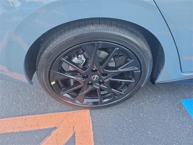 Photo of 2025 2t Gry Blk Roof Nissan Sentra