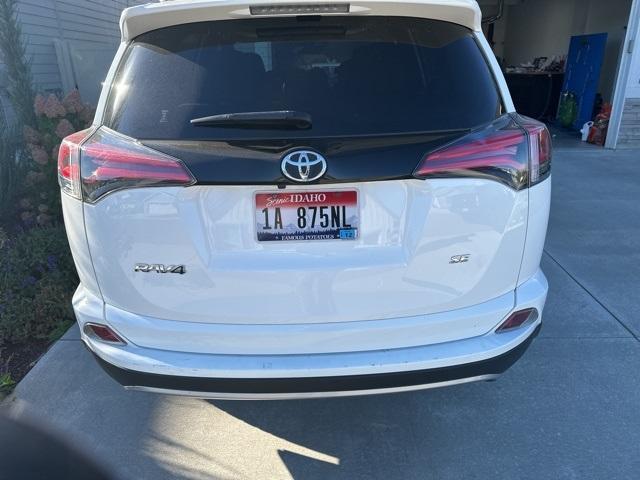 Photo of 2018 Super White Toyota RAV4