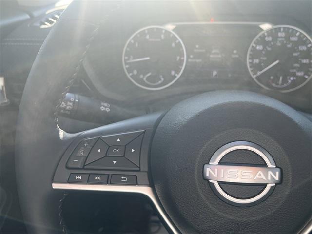 Photo of 2025 Cloud White Nissan Sentra