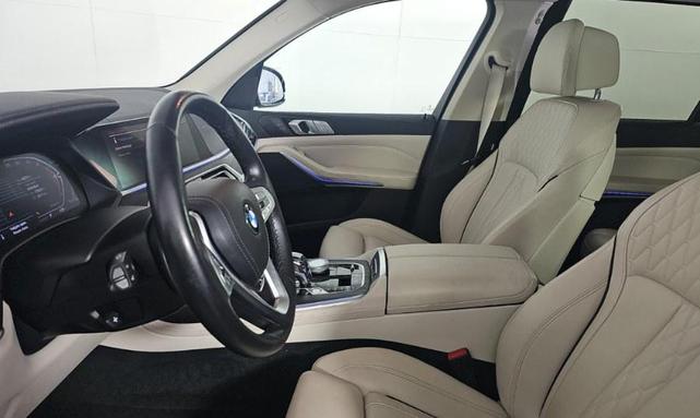 Photo of 2022 Black BMW X7