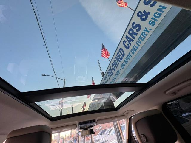 Photo of 2019 Loire Blue Land Rover Range Rover Sport