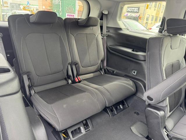 Photo of 2023 White Jeep Grand Cherokee L