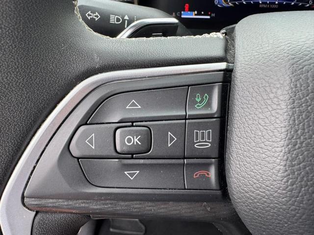 Photo of 2023 White Jeep Grand Cherokee L