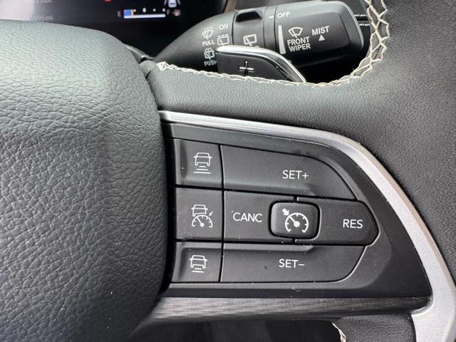 Photo of 2023 White Jeep Grand Cherokee L