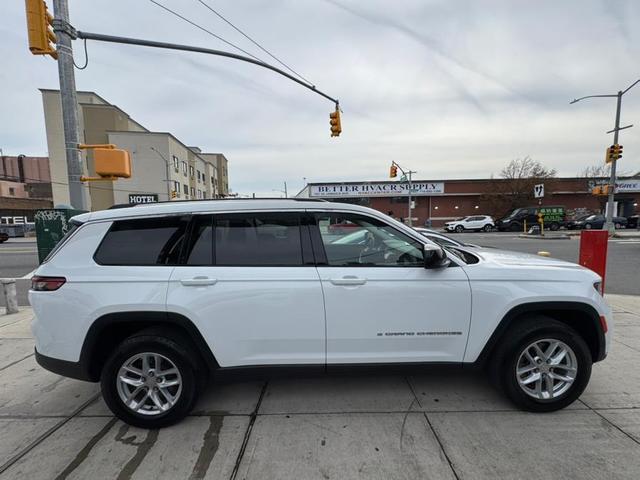 Photo of 2023 White Jeep Grand Cherokee L