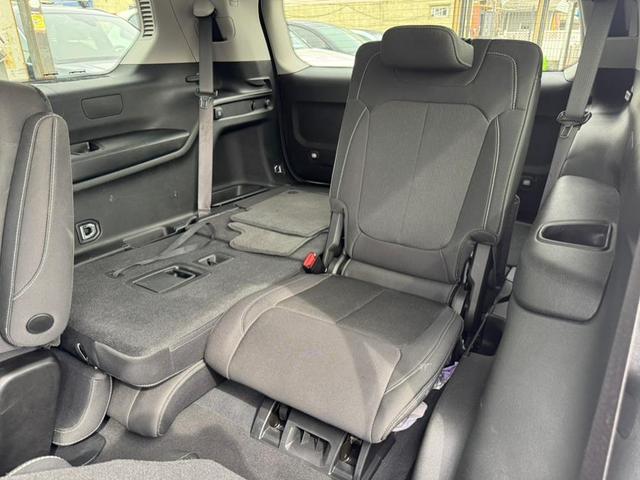 Photo of 2023 White Jeep Grand Cherokee L