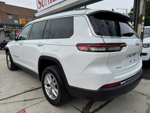 Photo of 2023 White Jeep Grand Cherokee L