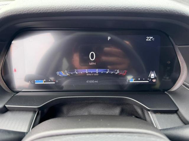 Photo of 2023 White Jeep Grand Cherokee L