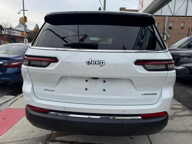 Photo of 2023 White Jeep Grand Cherokee L