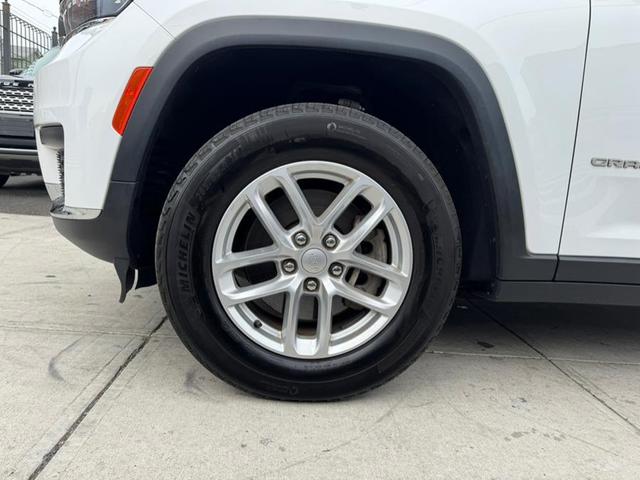 Photo of 2023 White Jeep Grand Cherokee L