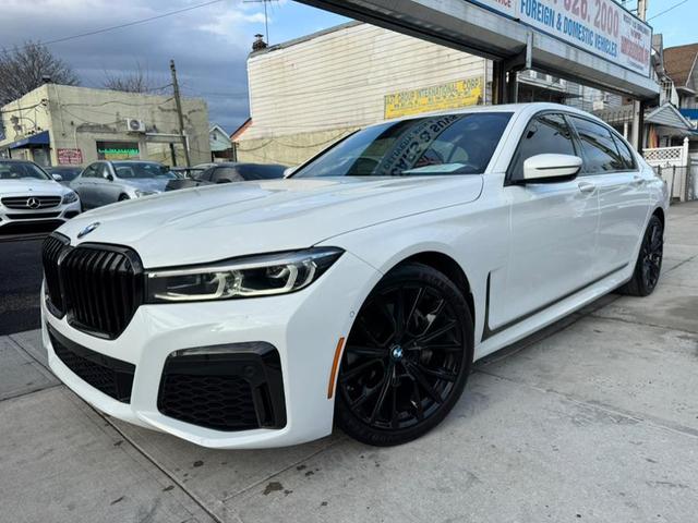 2022 BMW 740