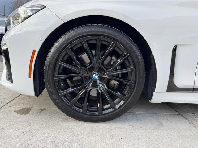 Photo of 2022 White BMW 740
