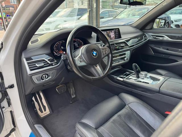 Photo of 2022 White BMW 740