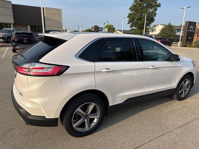 Photo of 2019 White Platinum Metallic Tri-Coat Ford Edge