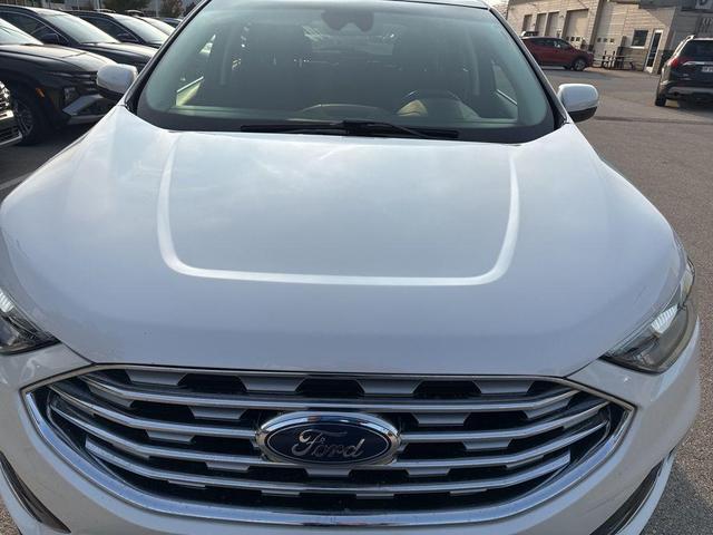Photo of 2019 White Platinum Metallic Tri-Coat Ford Edge