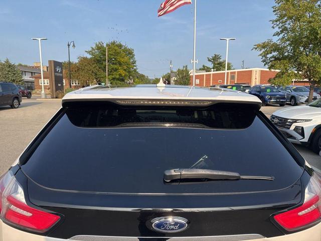 Photo of 2019 White Platinum Metallic Tri-Coat Ford Edge
