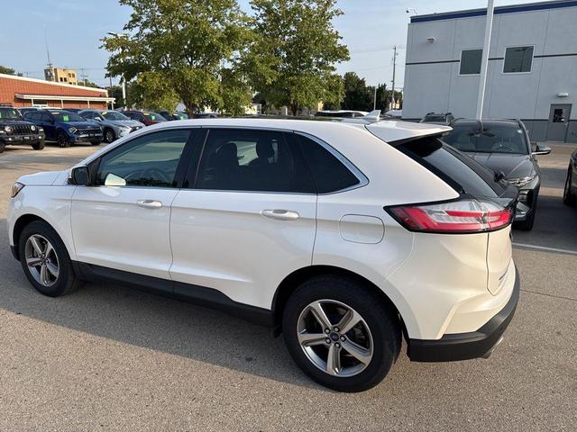 Photo of 2019 White Platinum Metallic Tri-Coat Ford Edge