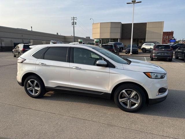 Photo of 2019 White Platinum Metallic Tri-Coat Ford Edge