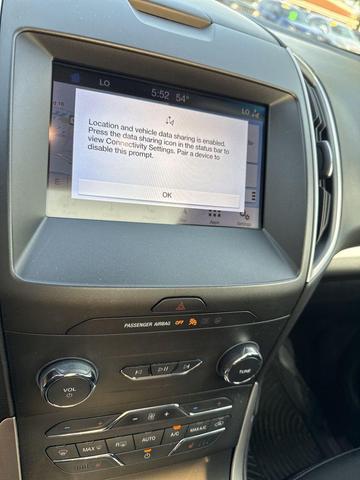 Photo of 2019 White Platinum Metallic Tri-Coat Ford Edge