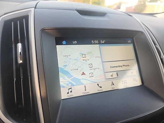 Photo of 2019 White Platinum Metallic Tri-Coat Ford Edge