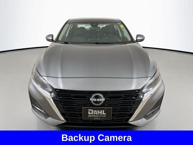 Photo of 2023 Gun Metallic Nissan Altima