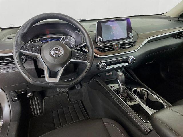 Photo of 2023 Gun Metallic Nissan Altima