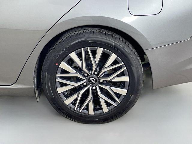 Photo of 2023 Gun Metallic Nissan Altima