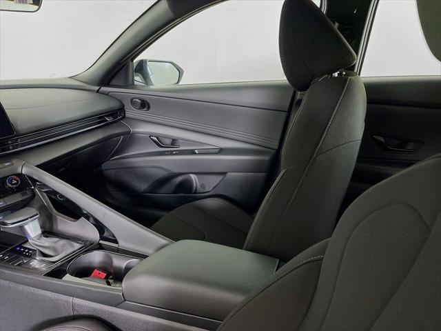 Photo of 2025 Serenity White Hyundai ELANTRA