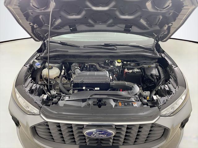 Photo of 2024 Carbonized Gray Metallic Ford Escape