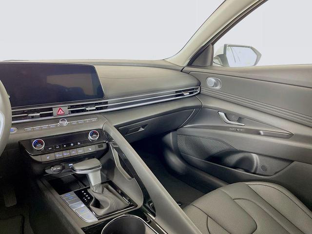 Photo of 2025 Serenity White Hyundai ELANTRA