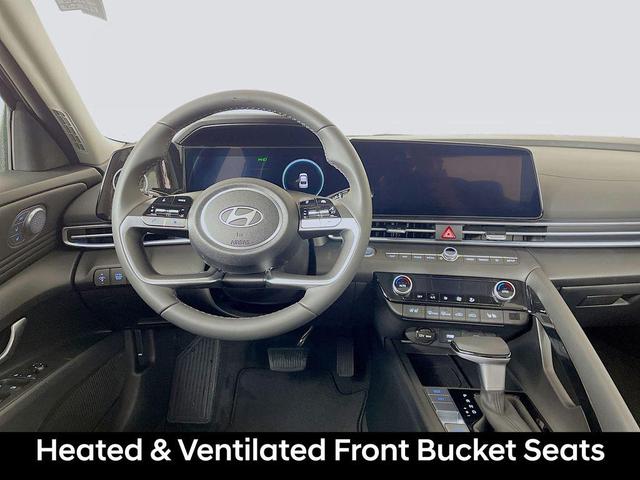 Photo of 2025 Abyss Black Hyundai ELANTRA