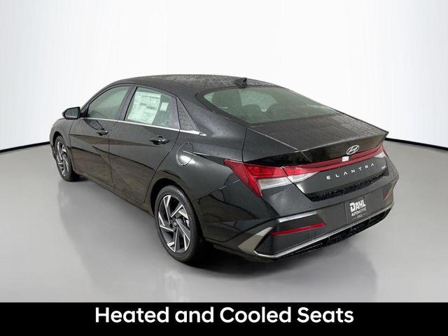 Photo of 2025 Abyss Black Hyundai ELANTRA