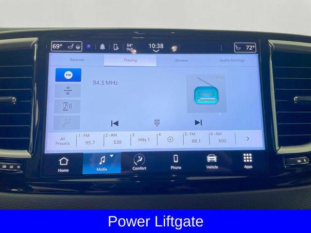 Photo of 2023 Brilliant Black Crystal Pearlcoat Chrysler Pacifica