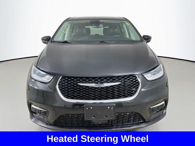 Photo of 2023 Brilliant Black Crystal Pearlcoat Chrysler Pacifica