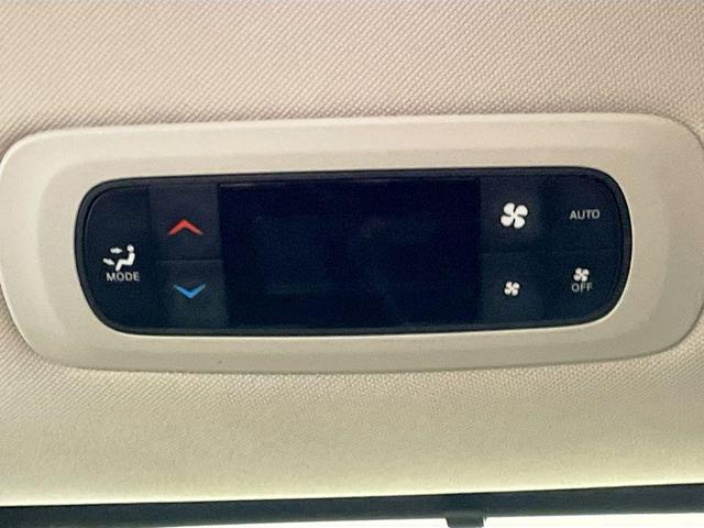 Photo of 2023 Brilliant Black Crystal Pearlcoat Chrysler Pacifica
