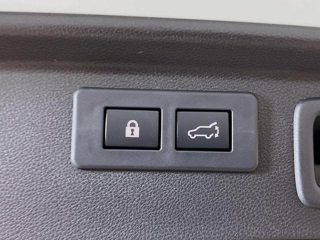 Photo of 2025 White Pearl Subaru Forester