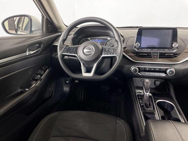Photo of 2023 Brilliant Silver Metallic Nissan Altima