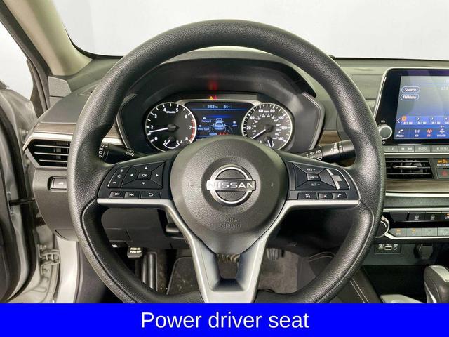 Photo of 2023 Brilliant Silver Metallic Nissan Altima