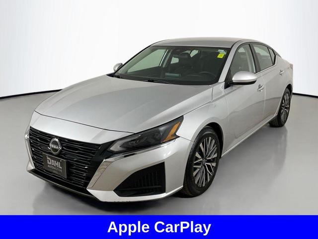 Photo of 2023 Brilliant Silver Metallic Nissan Altima