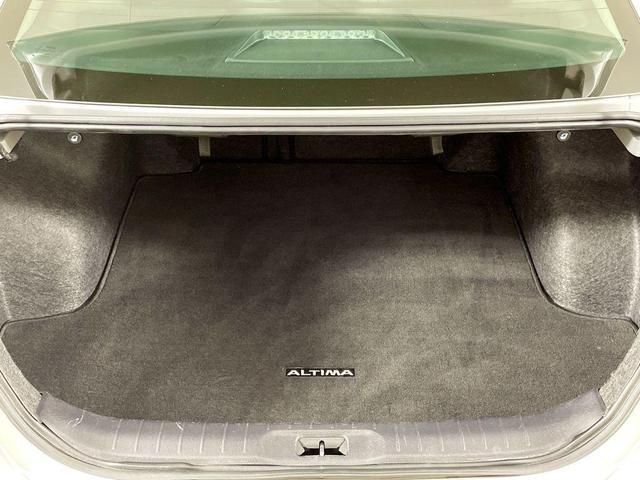 Photo of 2023 Brilliant Silver Metallic Nissan Altima