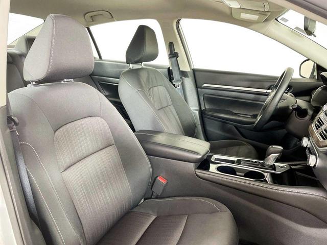 Photo of 2023 Brilliant Silver Metallic Nissan Altima