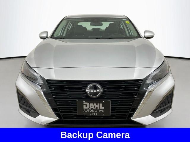 Photo of 2023 Brilliant Silver Metallic Nissan Altima