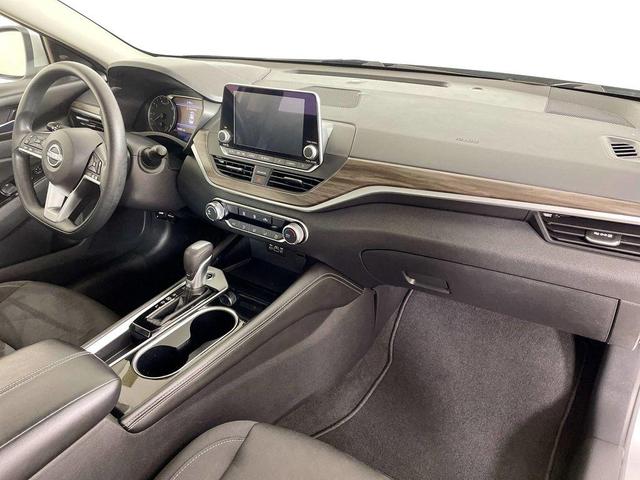 Photo of 2023 Brilliant Silver Metallic Nissan Altima