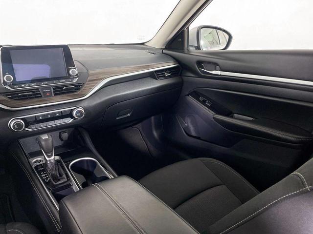 Photo of 2023 Brilliant Silver Metallic Nissan Altima