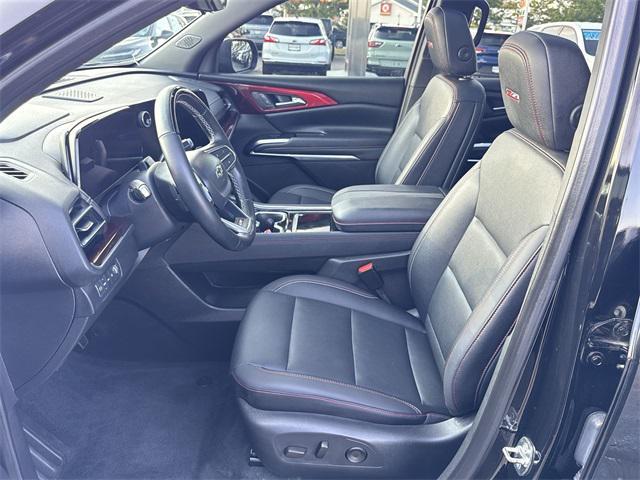 Photo of 2025 Mosaic Black Metallic Chevrolet Traverse