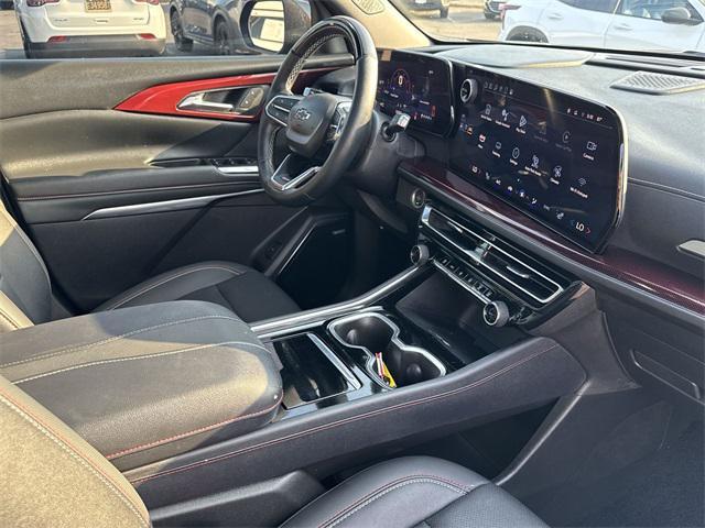 Photo of 2025 Mosaic Black Metallic Chevrolet Traverse