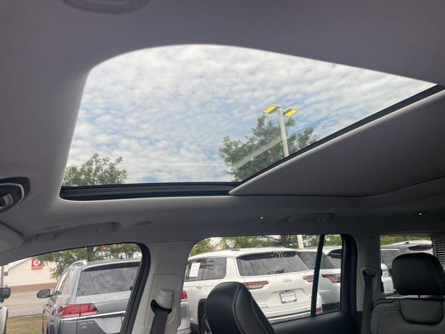 Photo of 2021 Velvet Red Pearlcoat Jeep Grand Cherokee L