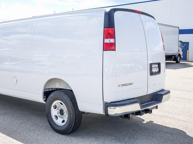 Photo of 2025 Summit White Chevrolet Express 2500